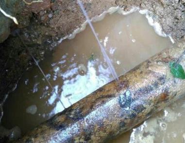 双鸭山市楼顶渗水维修公司分享下地暖漏水的原因及检测方法。